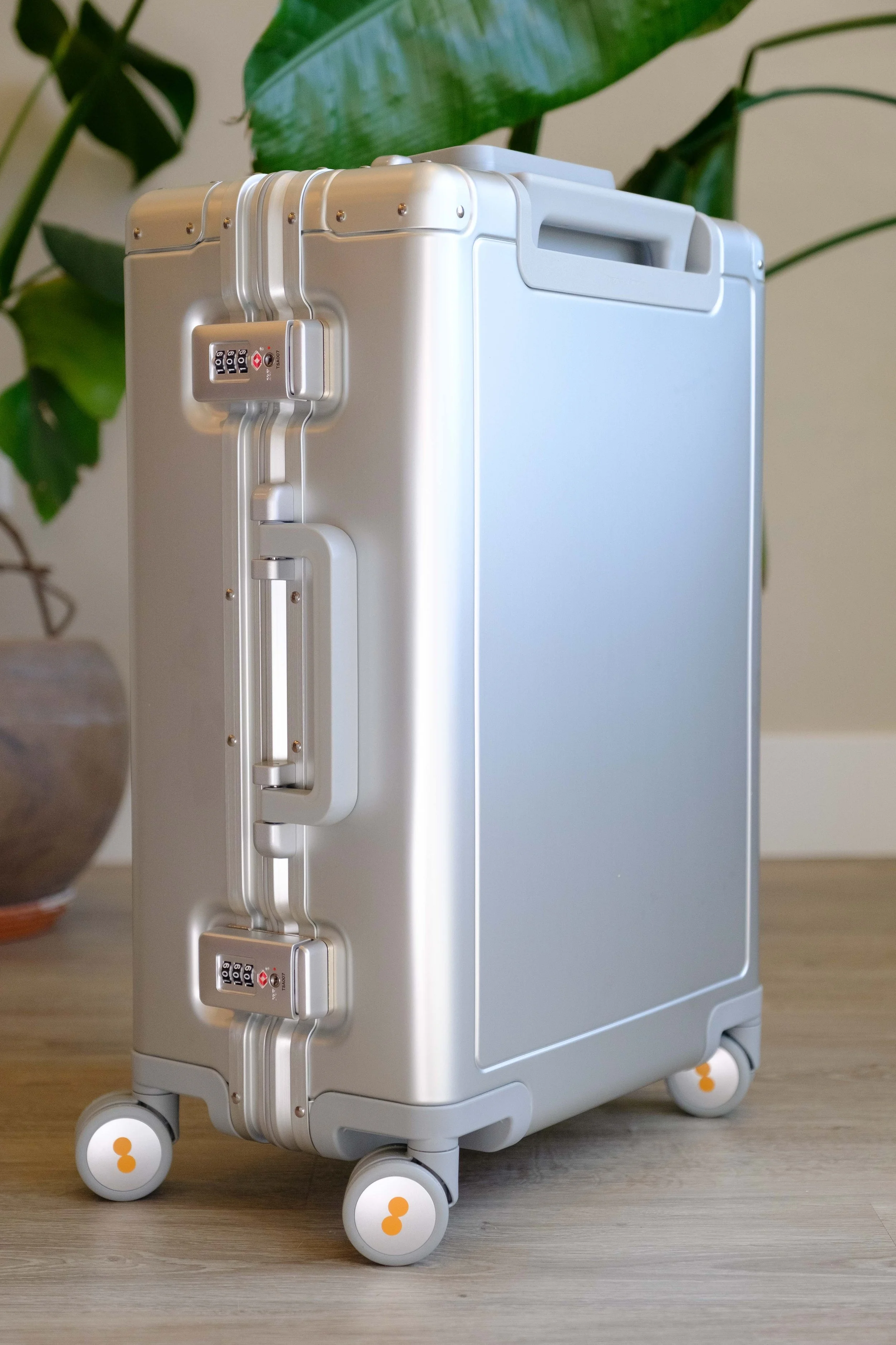 Level8 Luggage Review: Aluminum Gibraltar Suitcase — Signed Sojourner